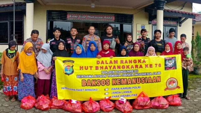 Menyambut Hari Bhayangkara Polsek Bangunrejo Gelar Baksos