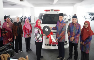 Rektor UIN RIL Terima Hibah 1 Unit Ambulans Dari Walikota Bandar Lampung